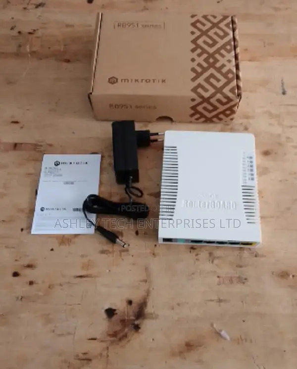 MikroTik RB951Ui-2HnD Wireless Router - 1