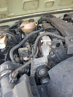 Land Rover Defender Puma 2013 Kijani