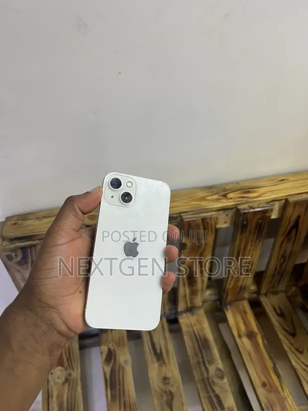 Apple iPhone 13 128GB White - 1