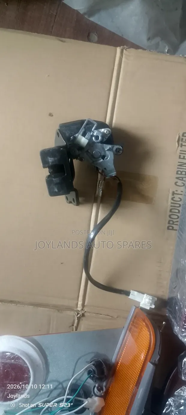 Toyota IST Boot Lock na Actuator (Iliyotumika) - 1