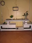 Woodstock Nyeupe TV Stand Milango 3 na Droo - 1