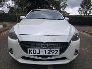 Mazda Demio 2015 Nyeupe