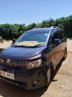 Toyota Voxy X 2WD Minivan ya Viti 8 Mwaka 2008 Rangi ya Zambarau