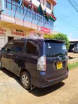 Toyota Voxy X 2WD Minivan ya Viti 8 Mwaka 2008 Rangi ya Zambarau - 3