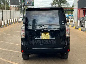 Toyota Voxy 2009 Nyeusi