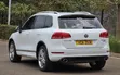 Volkswagen Touareg 2012 White - 4