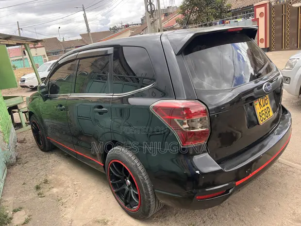 Subaru Forester 2013 Nyeusi - 1