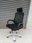 Kiti cha Ofisi cha Metallic Base chenye Mesh Headrest - Kipya Kabisa - 2