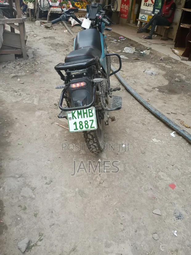 Bajaj Boxer 150 UG 2026 Black - 1