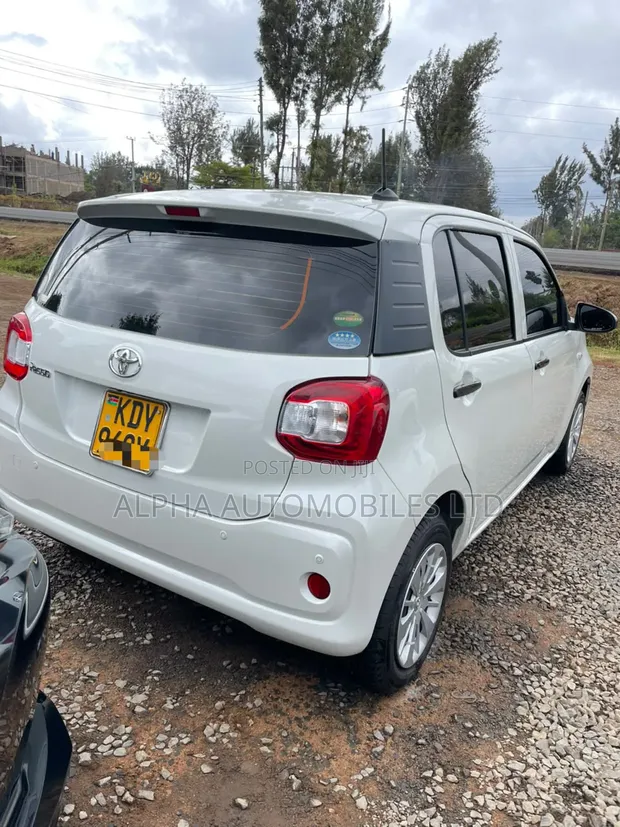 Toyota Passo 1.0 AWD 2019 White - 1