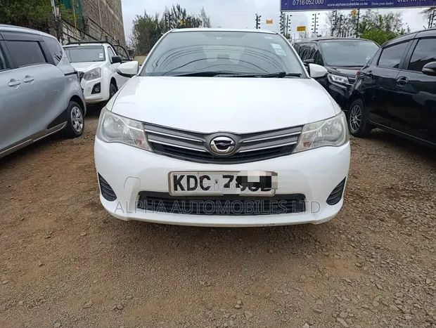 Toyota Axio 1.3 X 2WD 2013 Nyeupe - 1