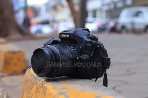 Canon 80D DSLR na Kit Lens na 50mm Prime Lens