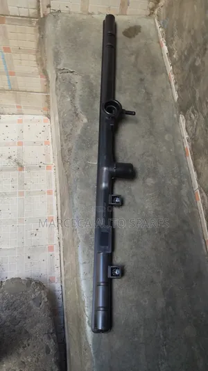 Jalada la Radiator kwa Toyota Corolla Fielder (102)