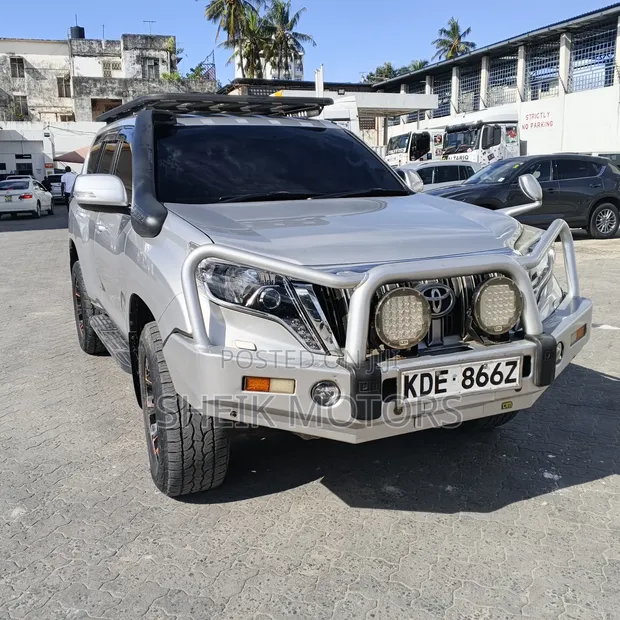 Toyota Land Cruiser Prado 2015 Silver - 1