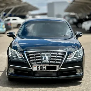Toyota Crown 2014 Nyeusi