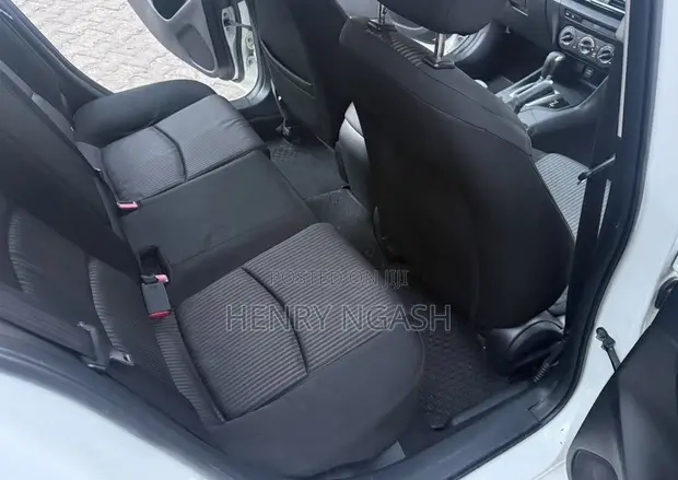Mazda Axela 2015 Nyeupe - 1