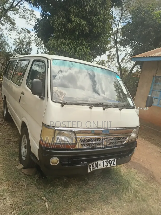 Toyota HiAce 2006 White - 1