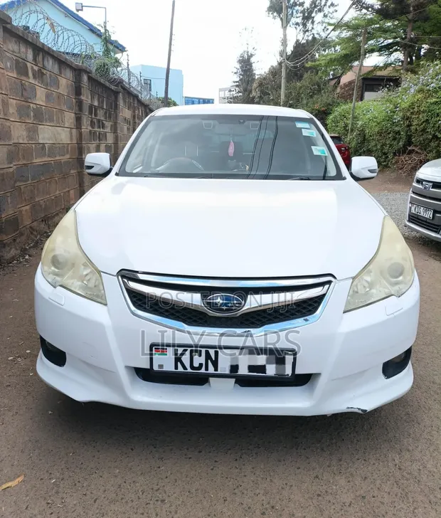 Subaru Legacy 2010 White - 1