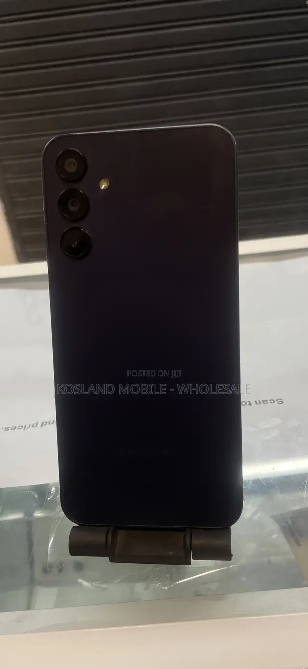 Samsung Galaxy A15 128GB Black (Cracked Screen) - 1