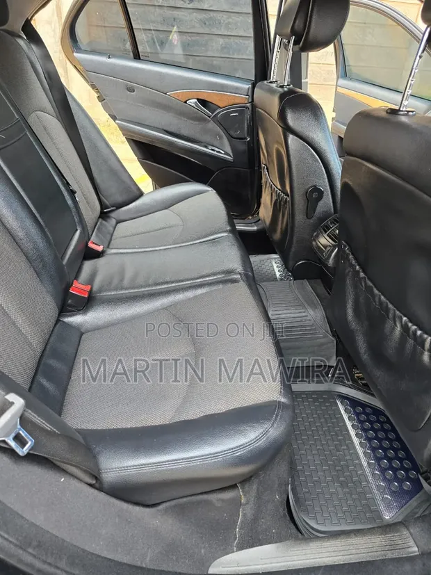 Mercedes-Benz E250 2010 Black - 1