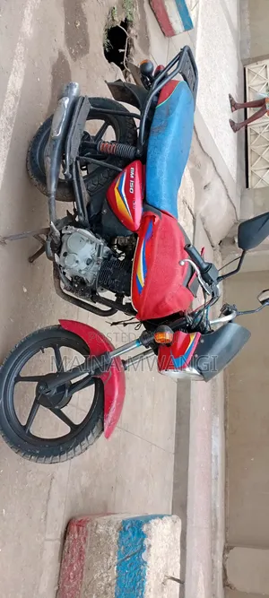 Bajaj Boxer 150 UG 2020 Nyekundu