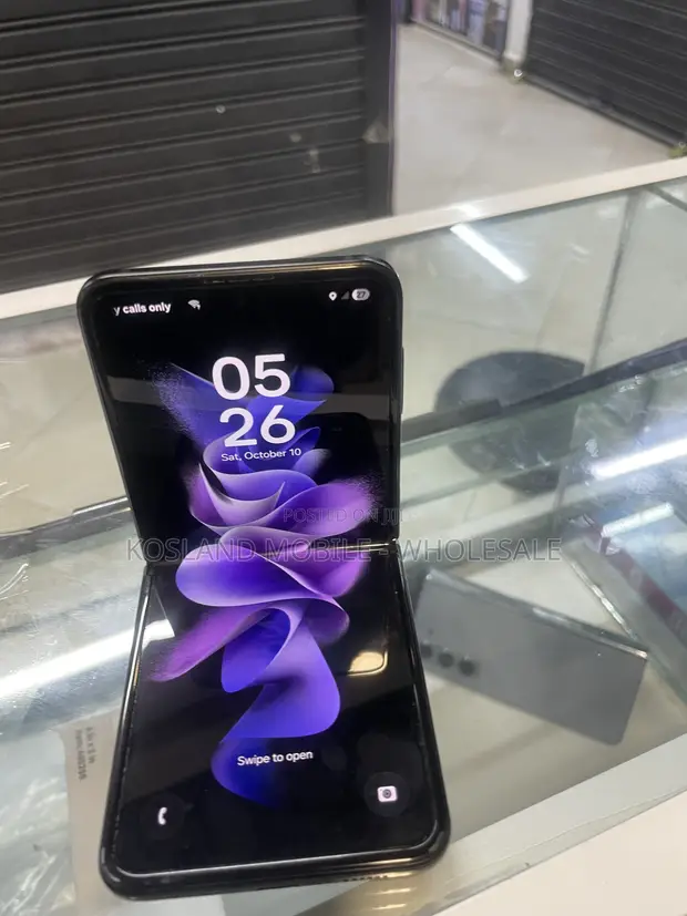Samsung Galaxy Z Flip 3 128GB Nyeusi - 1