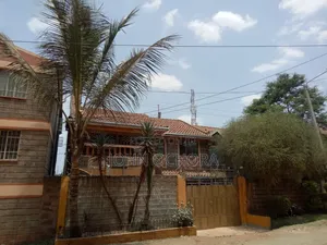 4-Bedroom Maisonette for Sale in Clay City