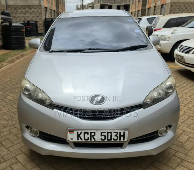 Toyota Wish 2011 Silver - 1