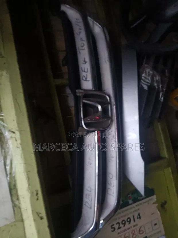 Grille ya Mbele ya Honda CR-V RE4 - 1