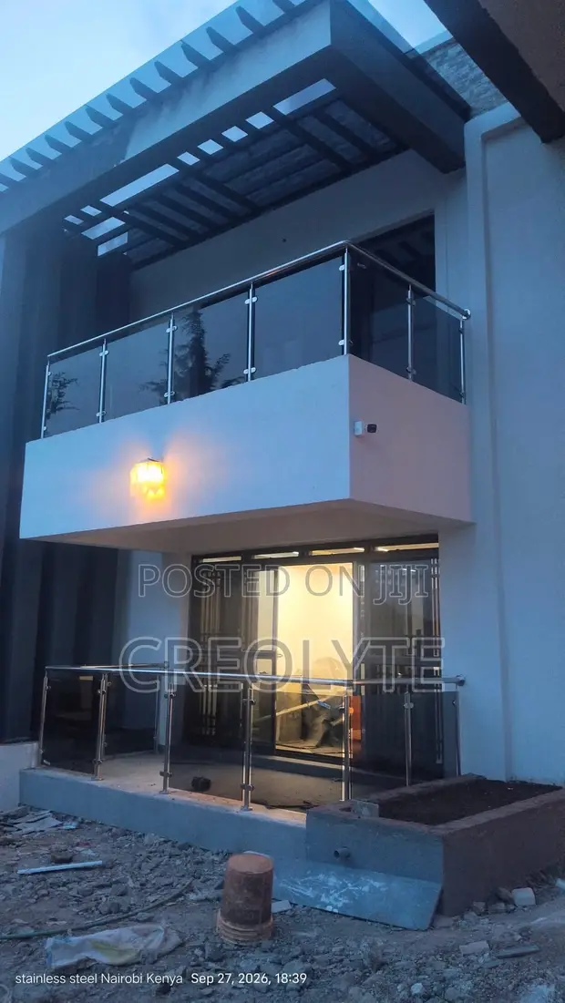 Creolyte Balcony Railing ya Stainless Steel & Kioo chenye Rangi - 1