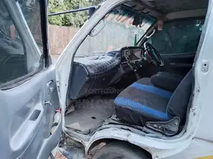 Toyota HiAce 2007 - White