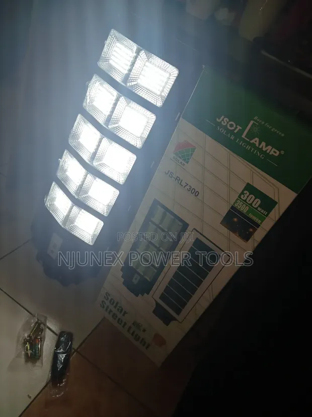 JSOT 300W Double Sided Solar Streetlight - 1