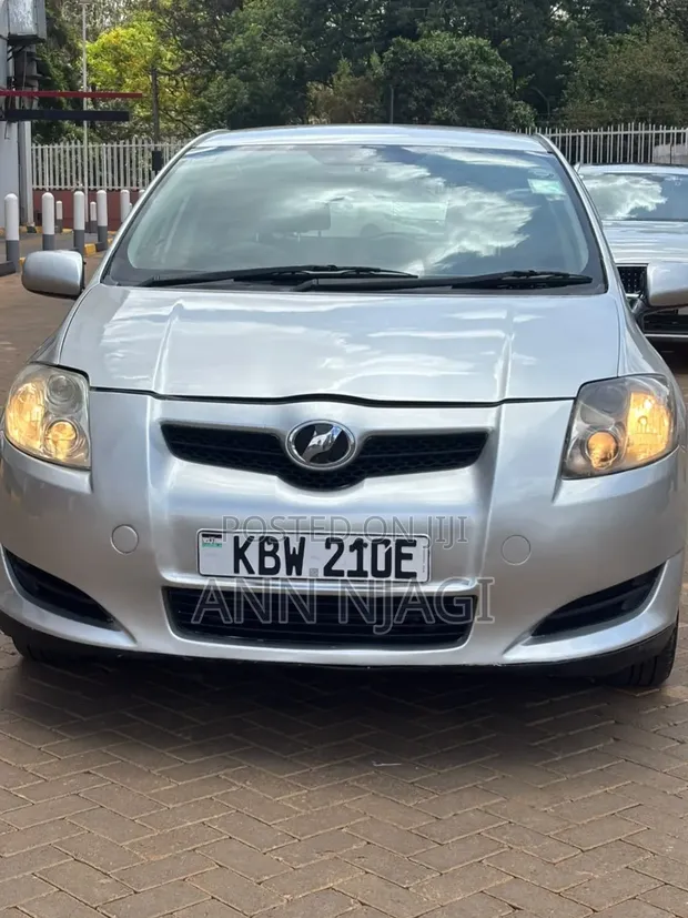Toyota Auris 2006 Silver - 1