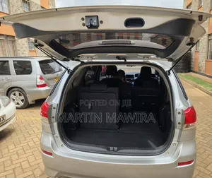 Toyota Wish 2010 Nyeusi