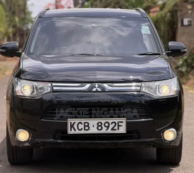 Mitsubishi Outlander 2014 Nyeusi - 1