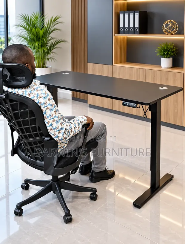 Meza ya Kusimama ya Umeme Inayoweza Kurekebishwa - Boss Office Products - 1