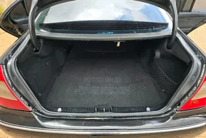 Mercedes-Benz E250 2010 Nyeusi