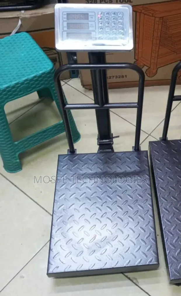 Heavy-Duty Small Base Platform Scale With Guard - 1