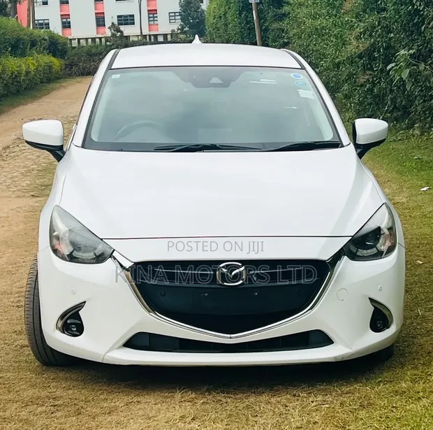 Mazda Demio 2019 Pearl - 1