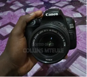 Canon 250D Kamera ya DSLR