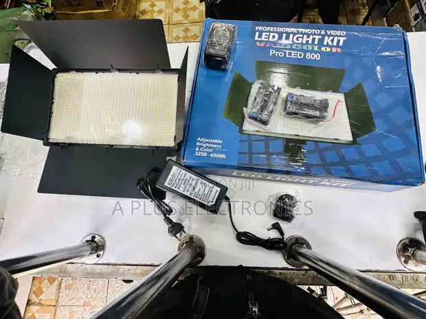 U800 LED Light Kit + Stand na Betri 2 Zinazochajiwa - 1