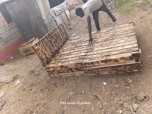 Rustic Varnished Strong Foldable Pallet Bed (5x6)