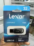 Lexar JumpDrive V400 32GB USB 3.0 Flash Drive - Nyeusi - 2