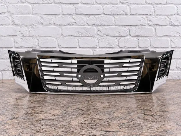 Nissan Navara Grille 2016-2018 Chrome - 1