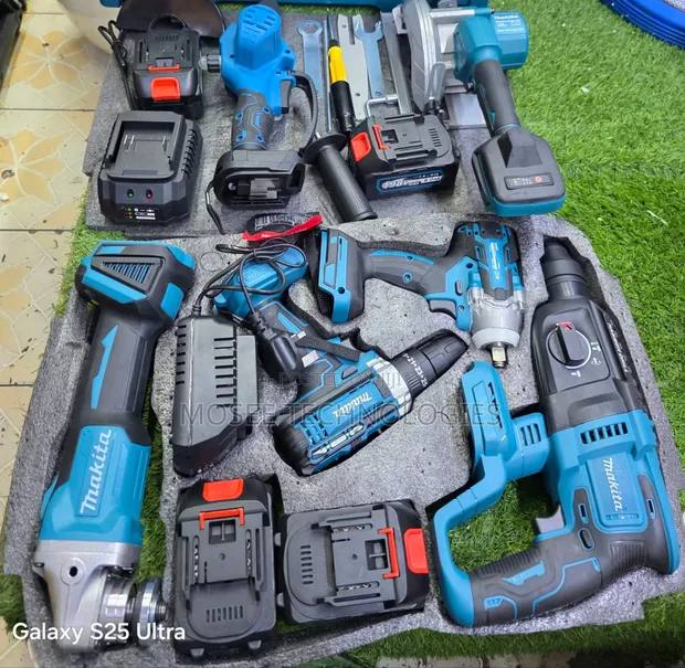 Makita Heavy-Duty Cordless Tool Kit - 1