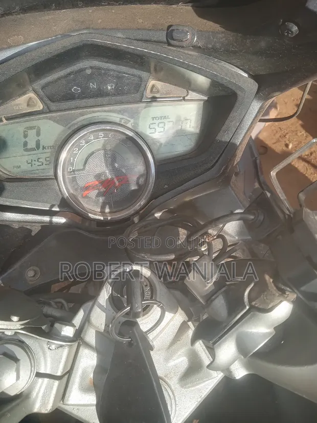 Hero Karizma ZMR 2015 - 1