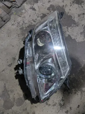 Toyota Noah Xenon Headlights (2017-2018)
