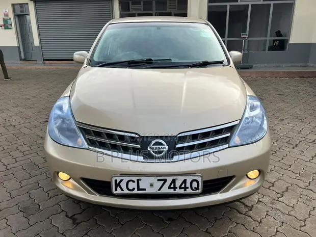 Nissan Tiida 2010 Dhahabu - 1