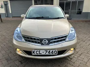 Nissan Tiida 2010 Dhahabu