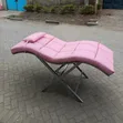Kitanda cha Pinki cha Ngozi cha Kope na Fremu ya Fedha - 1